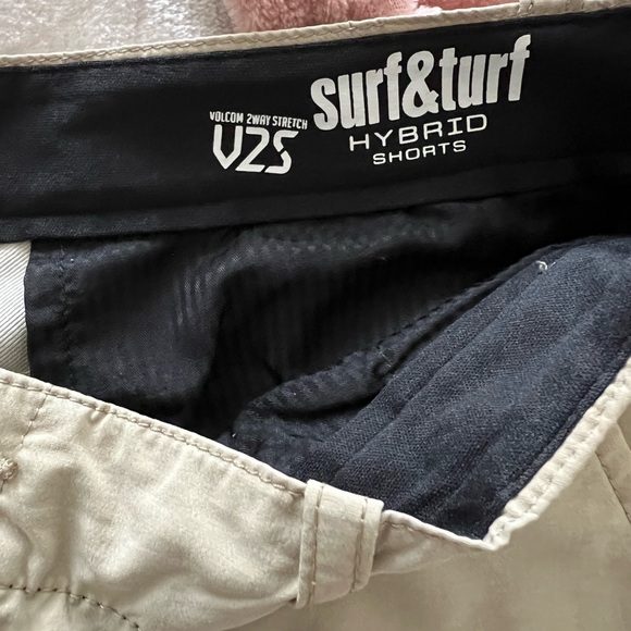 Volcom Men’s Shorts - Picture 3 of 3